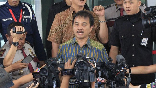 Roy Suryo Kenakan Penyangga Leher saat Ditahan, Ini Kata Polisi