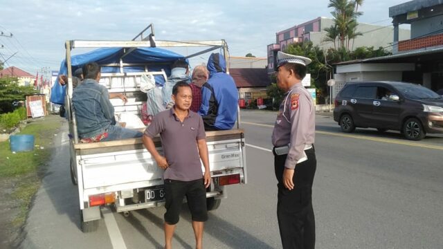 Satlantas Luwu Utara Edukasi Pengemudi Pick Up dengan Pendekatan Humanis Lewat Program Polantas Menyapa