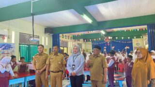 Kejari Kota Bekasi Tinjau Pemanfaatan Smartboard di SDN Pejuang 7
