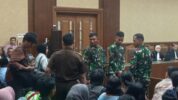 Tiga Anggota TNI Turut Hadir dalam Persidangan Pembacaan Eksepsi Terdakwa Nadiem Makarim dalam Perkara Dugaan Korupsi Pengadaan Chromebook dan Chrome Device Management (CDM) di Pengadilan Tipikor Jakarta